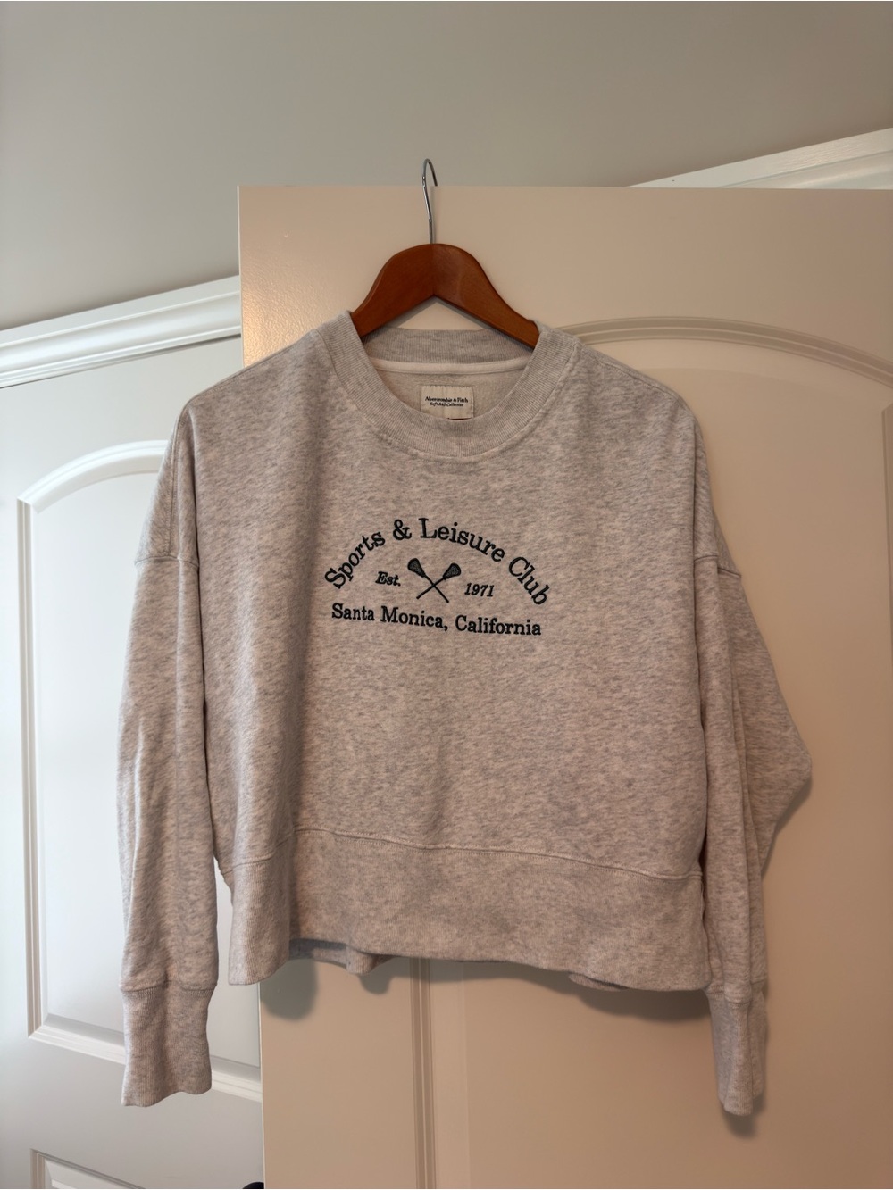 Abercrombie & Fitch Heather Gray Sports & Leisure Club Cropped Sweatshirt - Picture 2 of 4